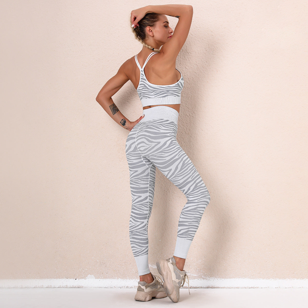 DIANA GUIDA CREAM SEAMLESS LONG SLEEVE LEOPARDS DETAIL SPORTS SETS