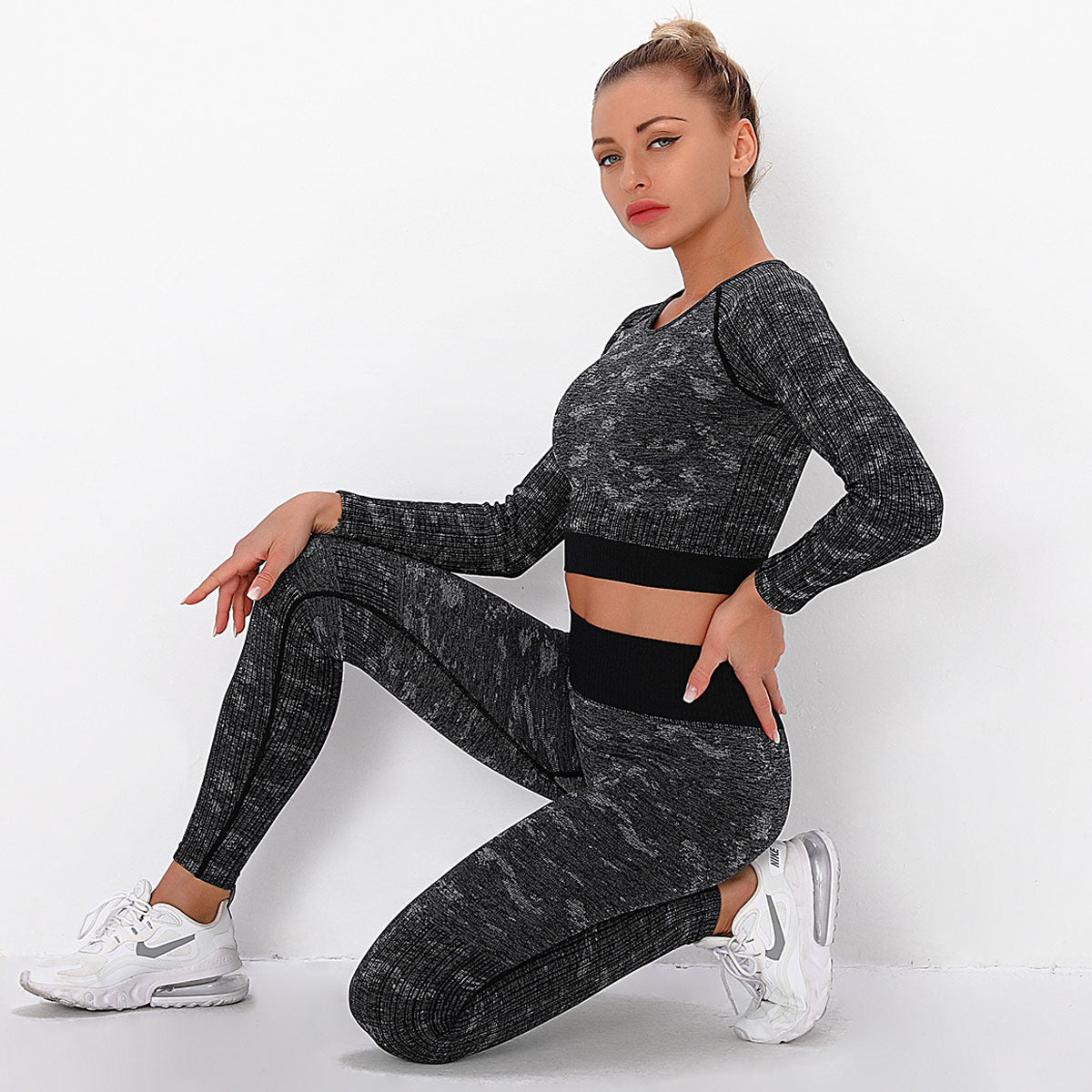 STAR BELLA BLACK SEAMLESS CONTOUR LONG SLEEVE TOP AND LEGGINGS