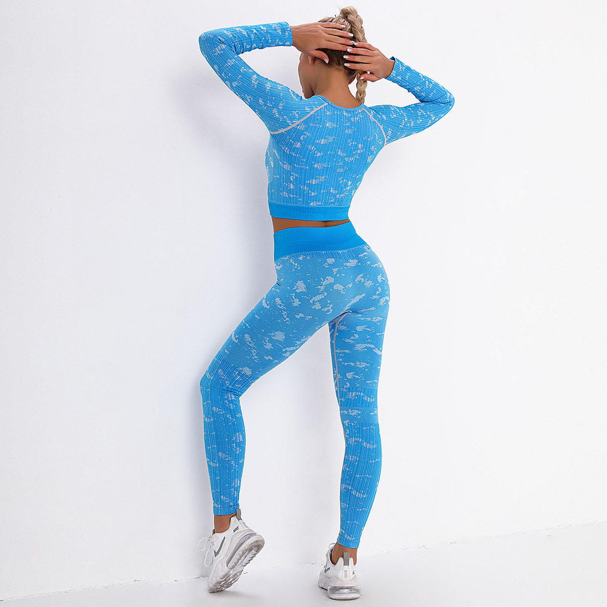 BLUE SEAMLESS CONTOUR LONG SLEEVE TOP AND LEGGINGS